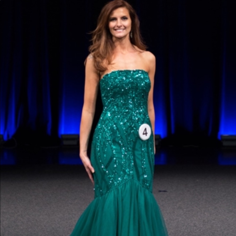 Emerald green pageant/prom dress